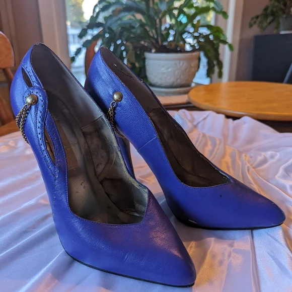 Heels - Picture 3 of 7